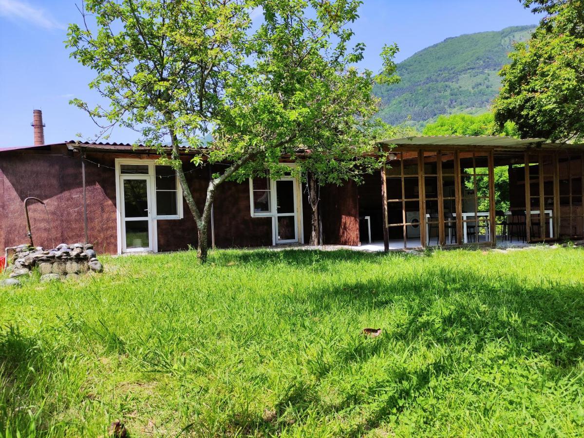 V Gostiakh U Maii Hotel Gagra Bagian luar foto