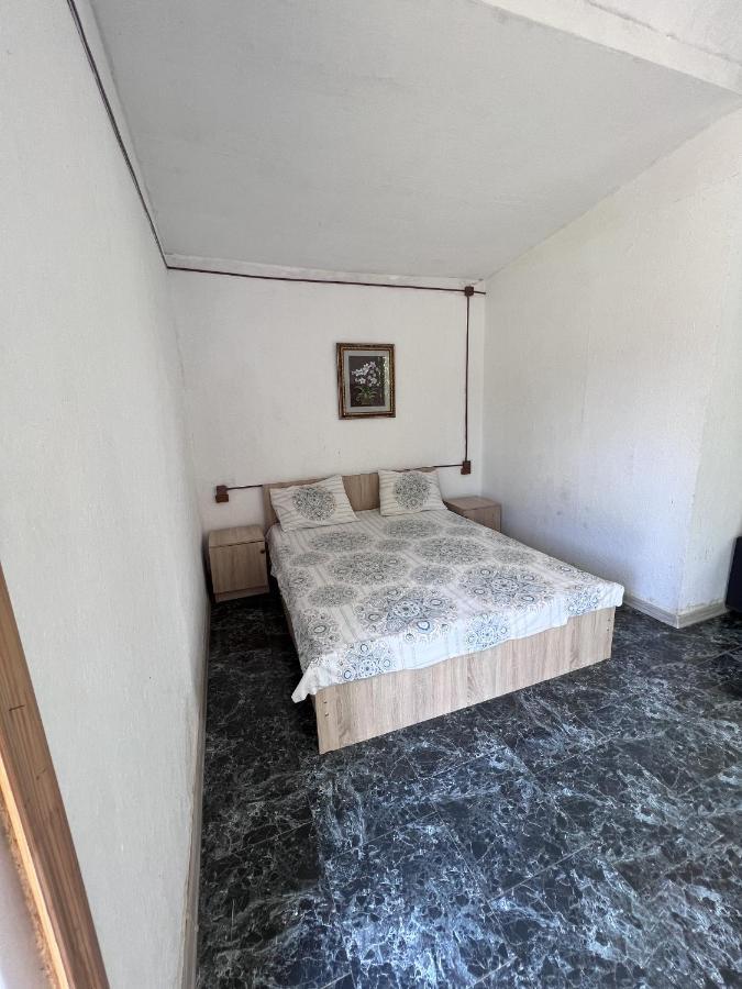 V Gostiakh U Maii Hotel Gagra Bagian luar foto