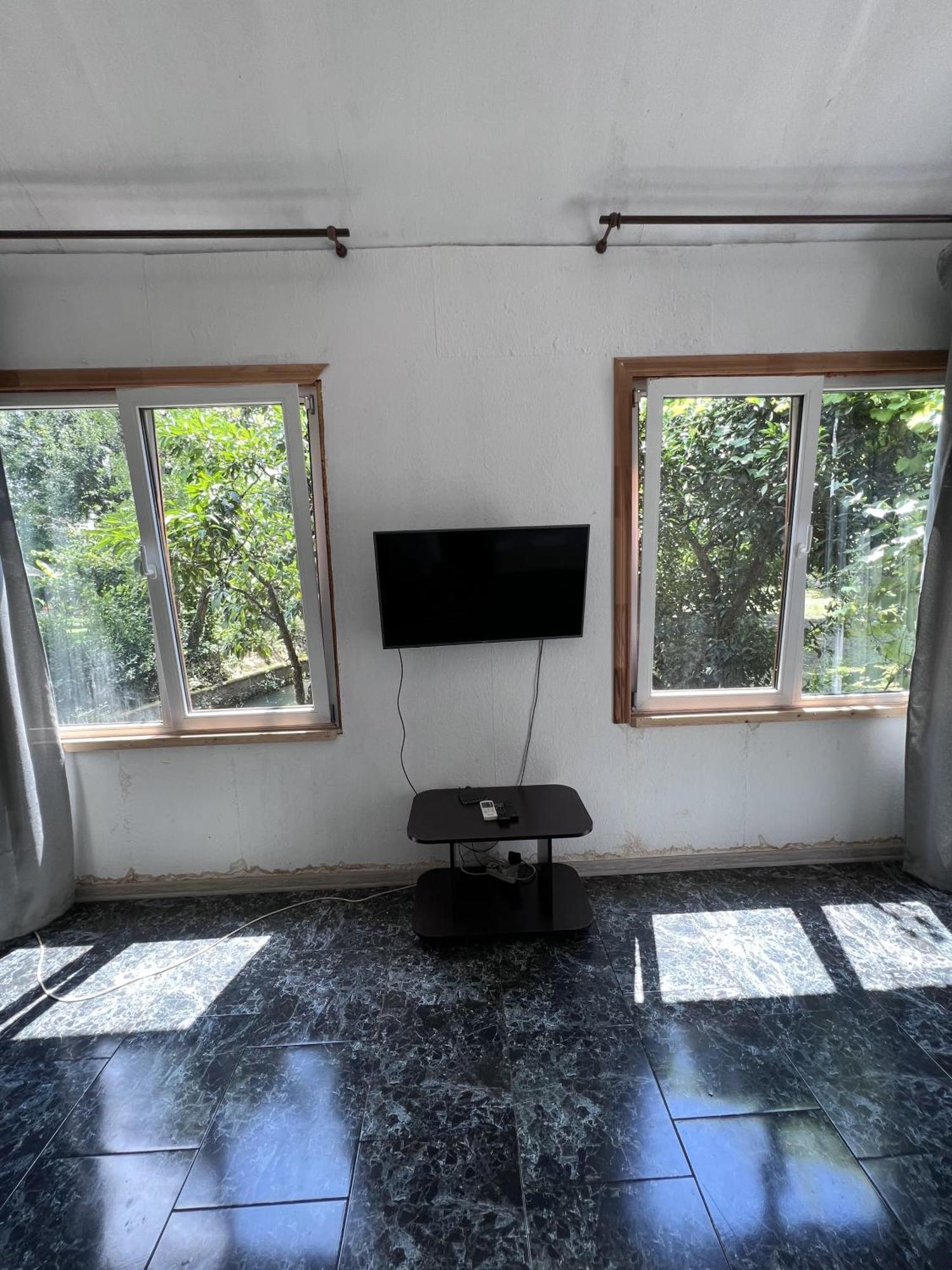 V Gostiakh U Maii Hotel Gagra Bagian luar foto