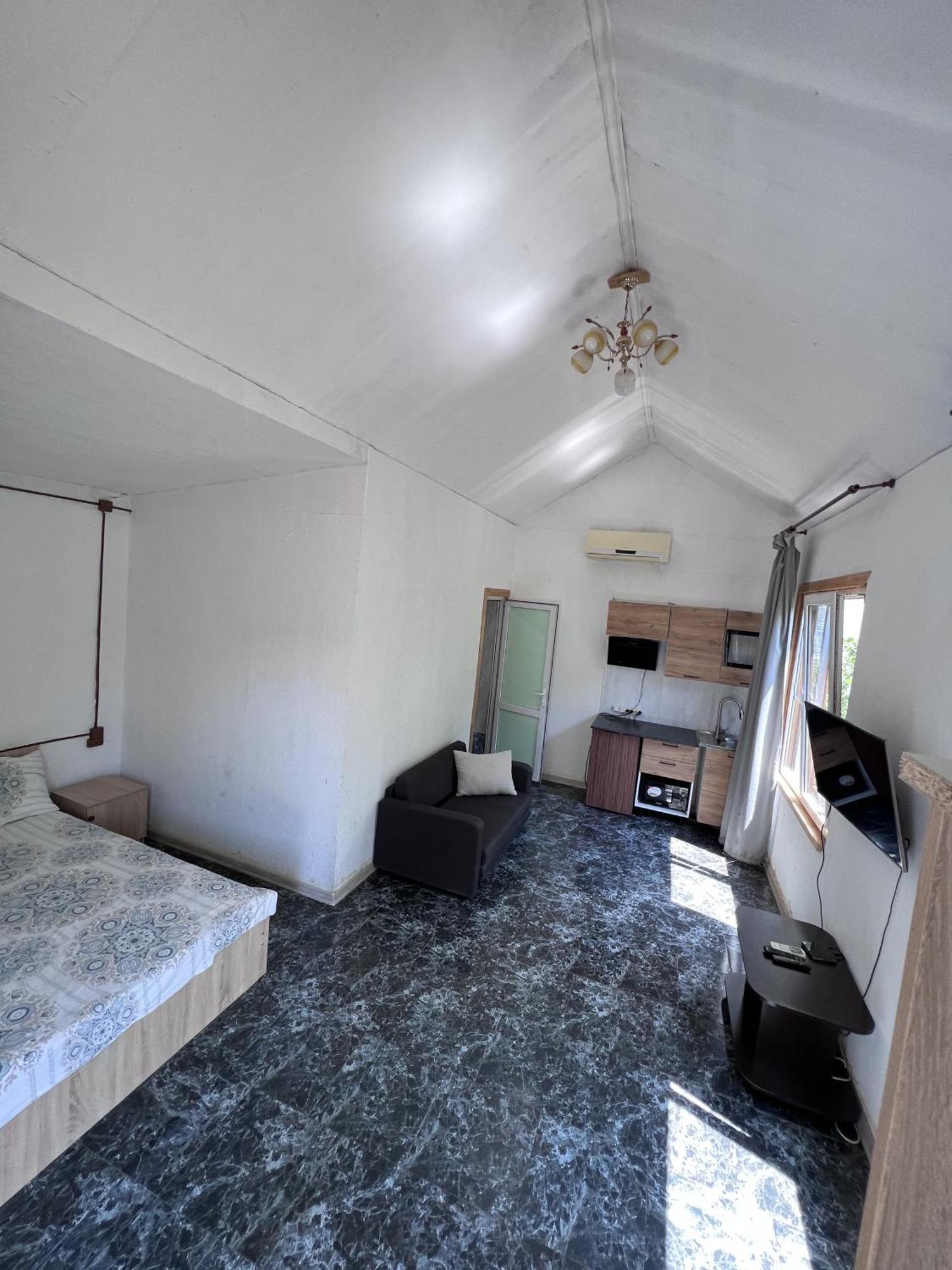 V Gostiakh U Maii Hotel Gagra Bagian luar foto